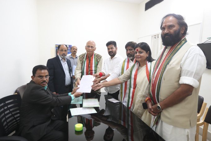 कांग्रेस नेता अभिषेक मनु सिंघवी ने आज तेलंगाना से राज्यसभा उपचुनाव के लिए अपना नामांकन दाखिल किया