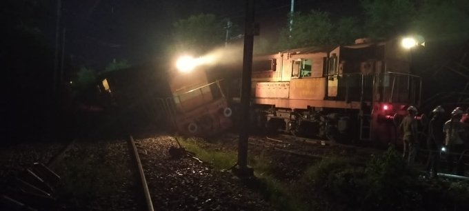 रायबरेली में मालगाड़ी और रेल इंजन में जोरदार टक्कर, दो लोग गंभीर रूप से घायल