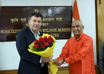 राज्यमंत्री रामनाथ ठाकूर यांनी नवी दिल्लीत चिलीचे कृषीमंत्री एस्टेबान व्हॅलेन्झुएला यांची भेट घेतली
