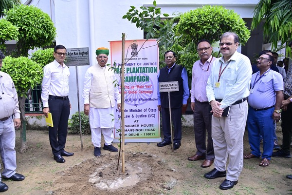 Arjun Ram Meghwal Joins ‘Ek Ped Maa Ke Naam’ Campaign with Plantation Drive