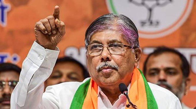 गावांमध्ये नवीन ग्रंथालय मान्यतेचा फेर प्रस्ताव शासनाकडे तातडीनं सादर करावा – मंत्री चंद्रकांत पाटील