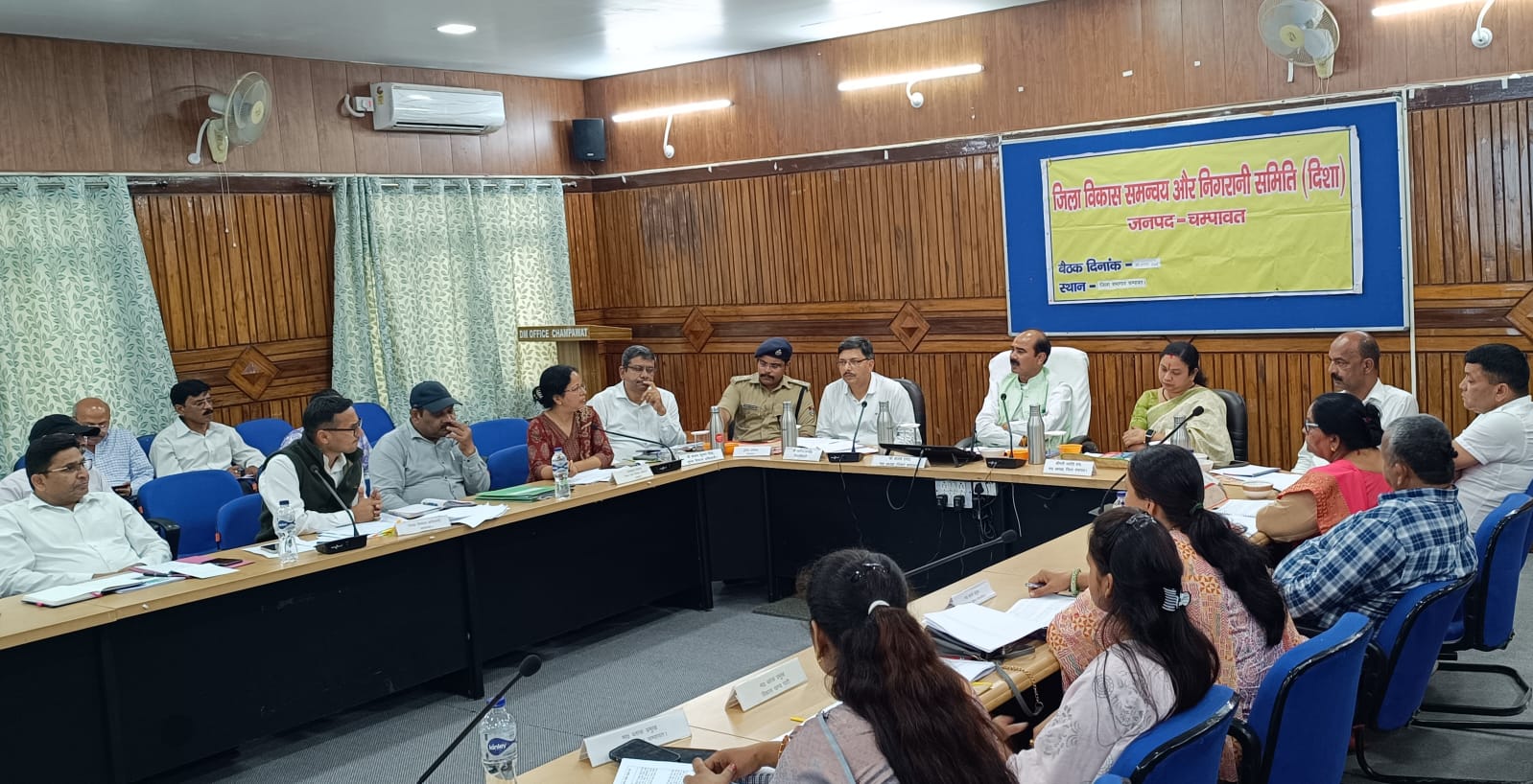 केंद्रीय सड़क परिवहन एवं राजमार्ग राज्यमंत्री अजय टम्टा ने चंपावत में केंद्र पोषित योजनाओं का अधिक से अधिक लाभ आम जनता तक पहुंचाने के दिए निर्देश