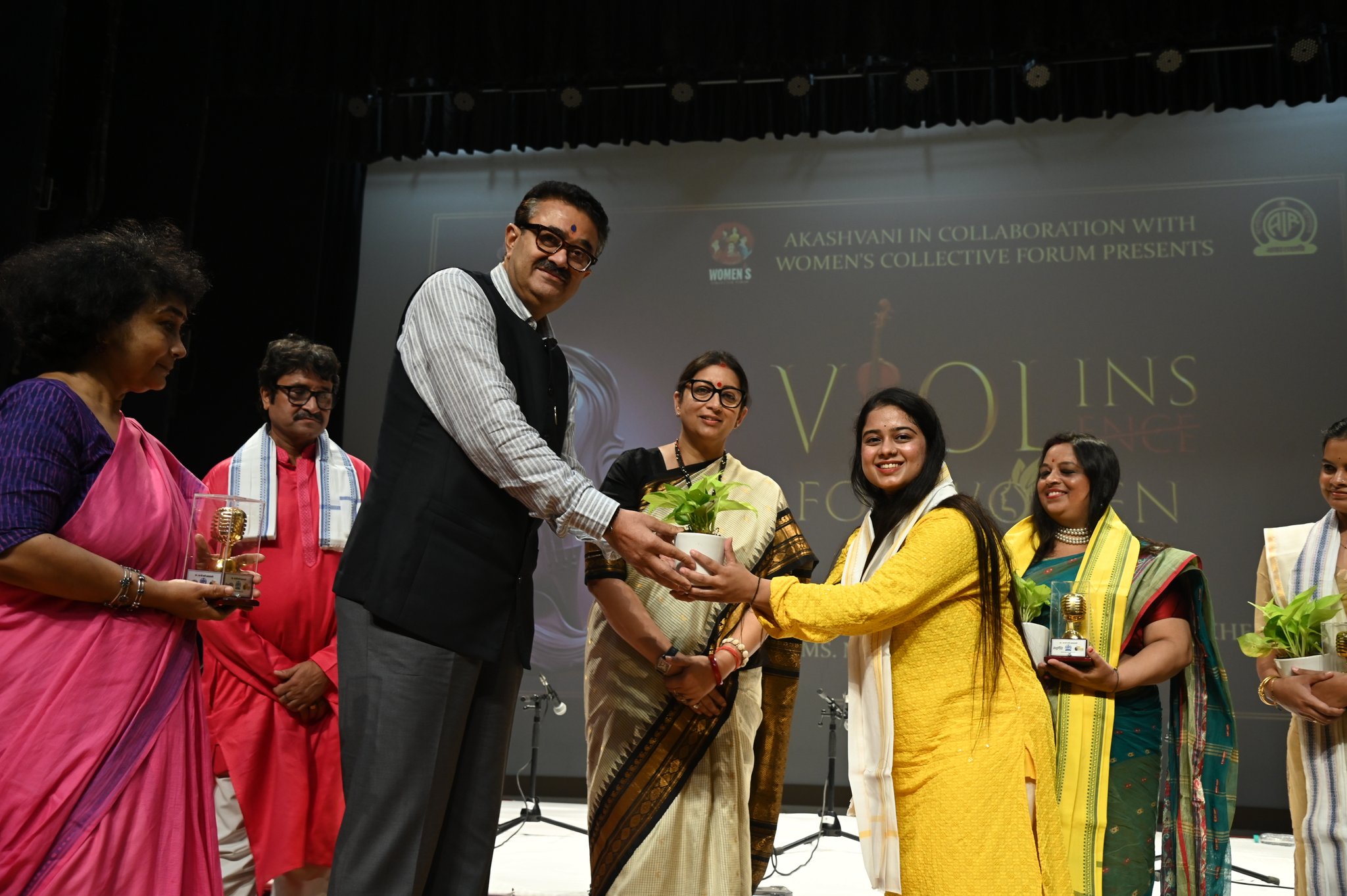 आकाशवाणी ने महिला सामूहिक मंच के सहयोग से “महिलाओं के लिए वॉयलिन” कार्यक्रम का आयोजन किया