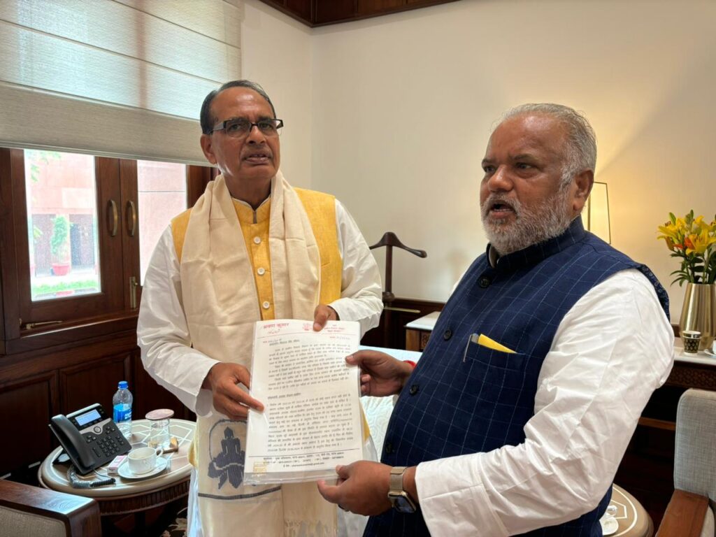 ग्रामीण विकास मंत्री श्रवण कुमार ने केन्द्र सरकार से धान रोपने के कार्य को मनरेगा में शामिल करने की मांग की
