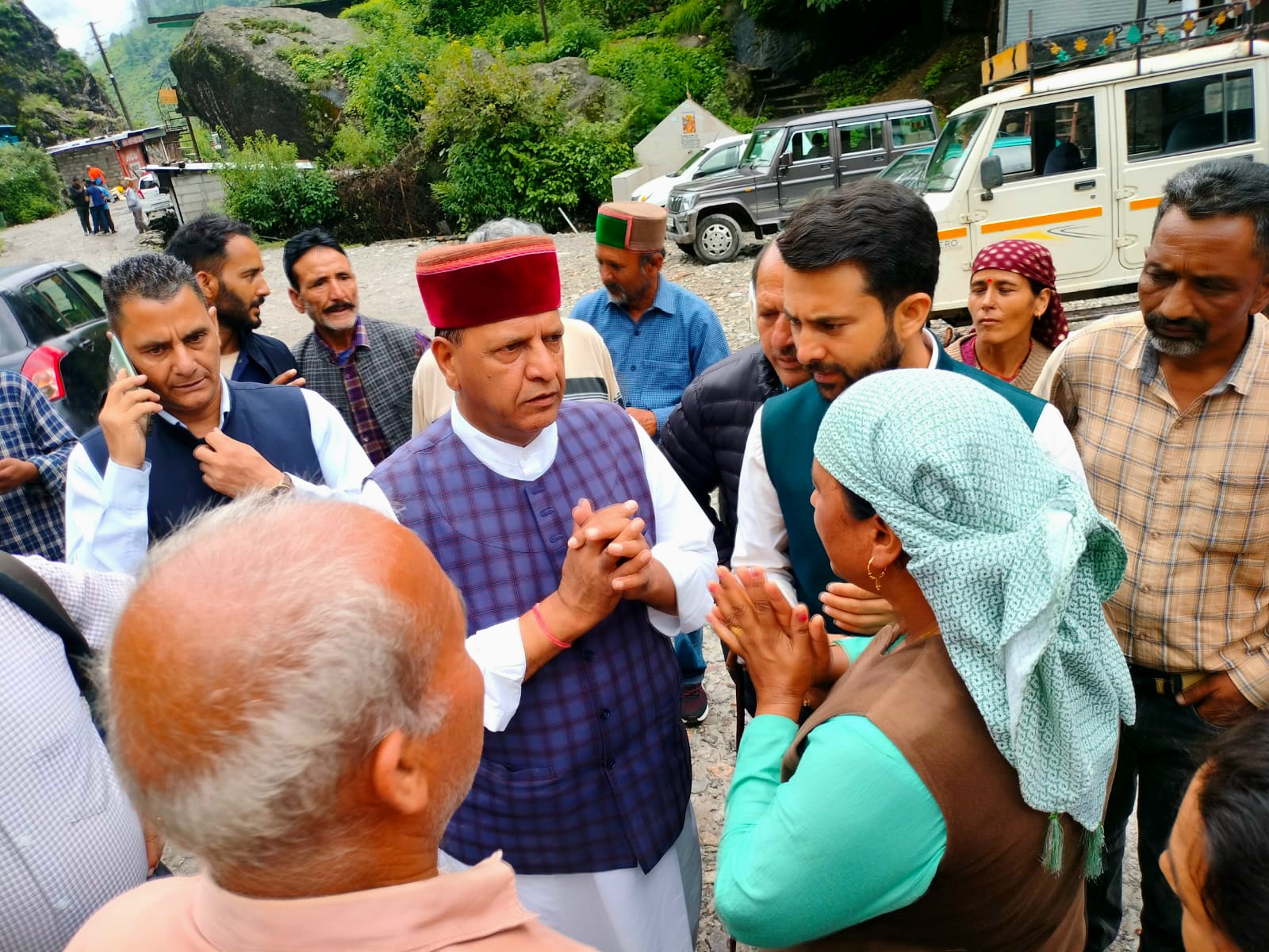 भाजपा प्रदेश अध्यक्ष डॉ राजीव बिंदल ने कहा की रामपुर व आनी के क्षेत्र में आई प्राकृतिक आपदा से अथाह नुकसान हुआ है