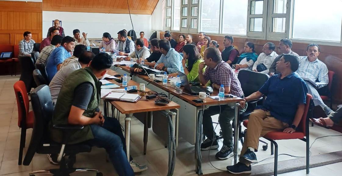 स्वास्थ्य विभाग की जिला स्तरीय मासिक समीक्षा  बैठक मुख्य चिकित्सा अधिकारी डॉ0 राकेश प्रताप की अध्यक्षता में हुई संपन
