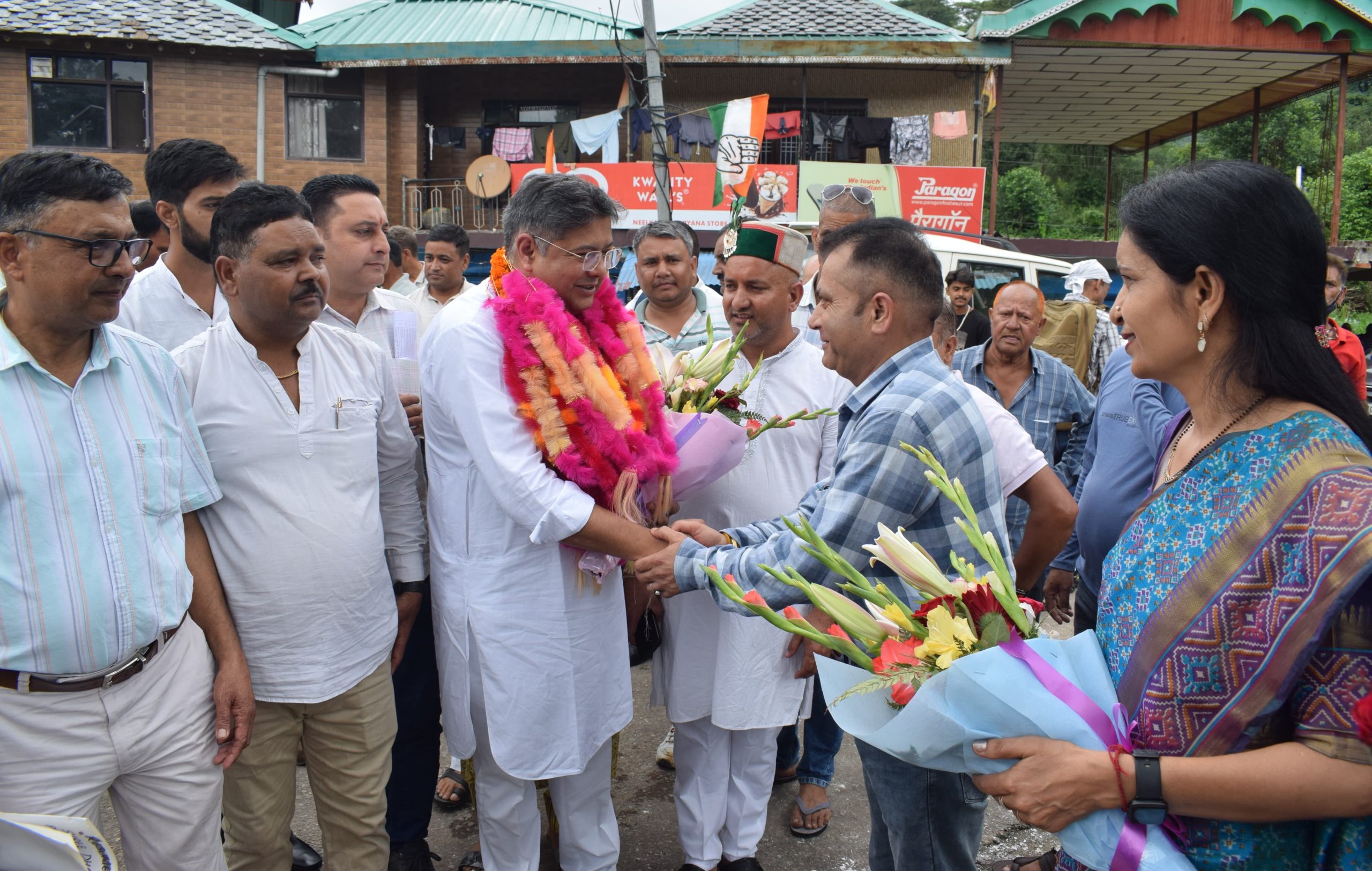 आशीष बुटेल ने राष्ट्रीय अश्वगंधा अभियान के तहत नीलकंठ में पौधा रोपित किया और 50 पौधे वितरित किए