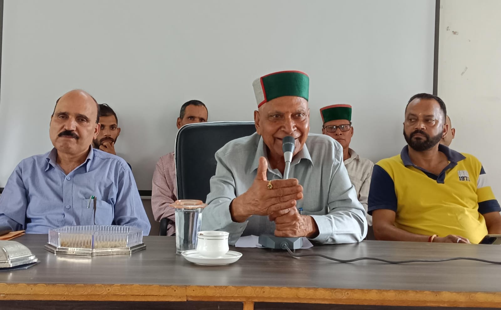 बैजनाथ विधानसभा क्षेत्र में विकास कार्यों की प्रगति की समीक्षा के लिए बैठक आयोजित की गई