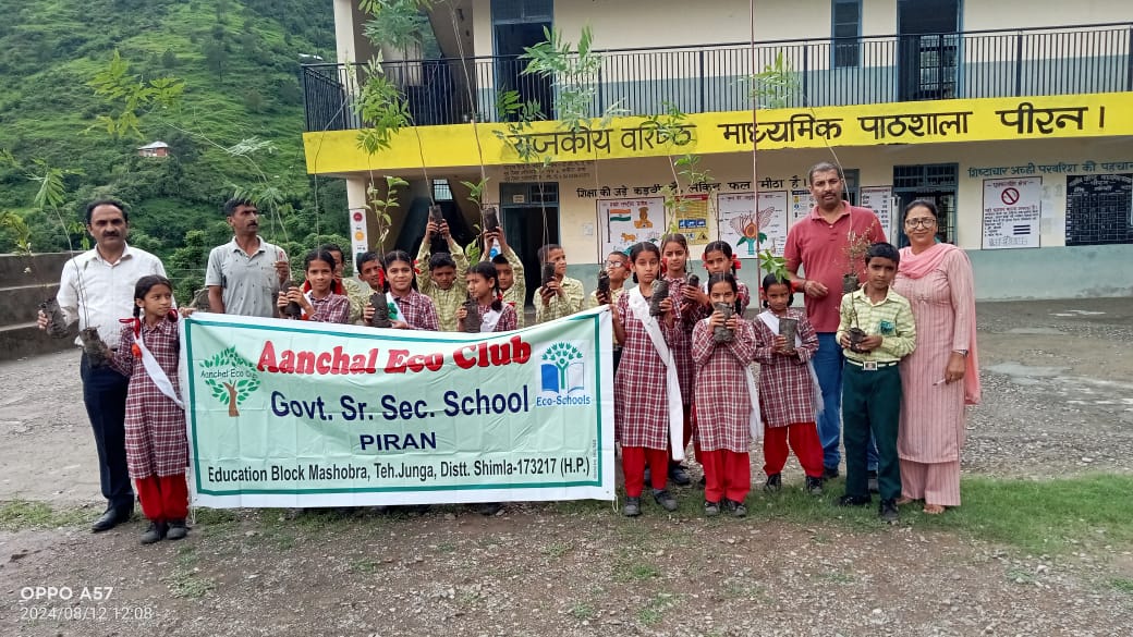एक पेड़ मां के नाम अभियान के तहत राजकीय वरिष्ठ विद्यालय पीरन में वन महोत्सव मनाया गया
