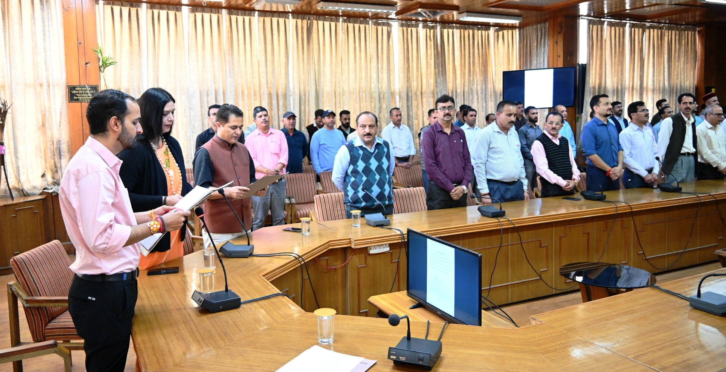 उपायुक्त कार्यालय के कर्मचारियों ने ली सद्भावना शपथ