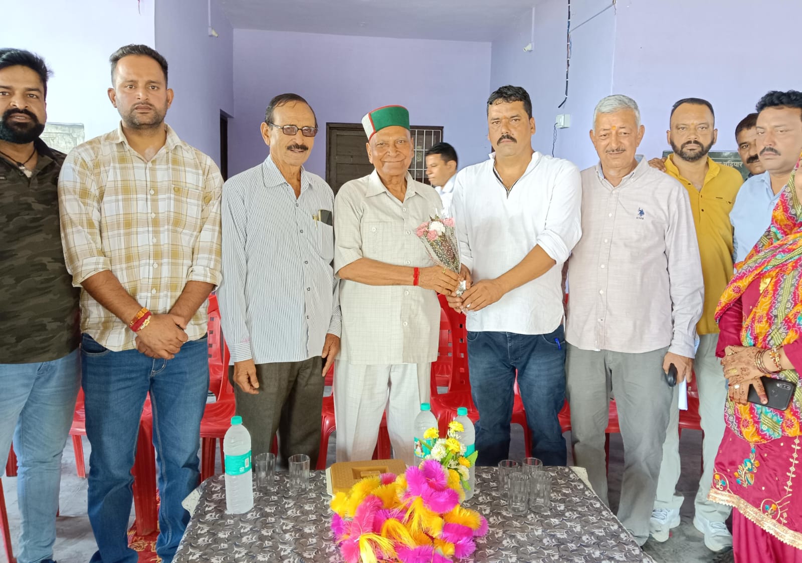 मुख्य संसदीय सचिव, पशुपालन, ग्रामीण विकास एवं पंचायती राज किशोरी लाल ने धार चढ़ियार के लोगों से मिलकर इलाके की समस्याओं को सुना
