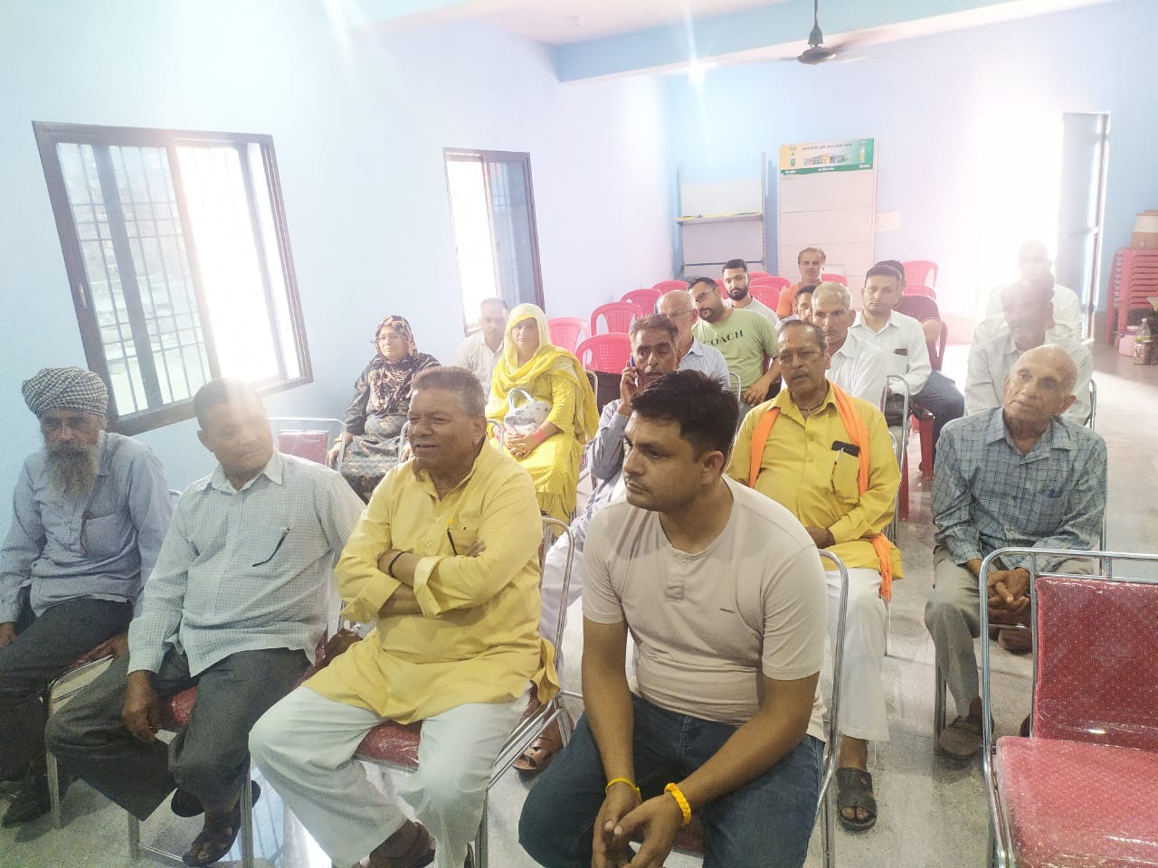 ऊना जिला में सहकारी सभाओं के पदाधिकारियों के लिए सुंधारी कृषि सहकारी सभा में प्रशिक्षण शिविर का आयोजन