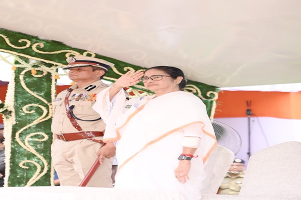 WB: CM Mamata Banerjee Hoists Flag at Red Road