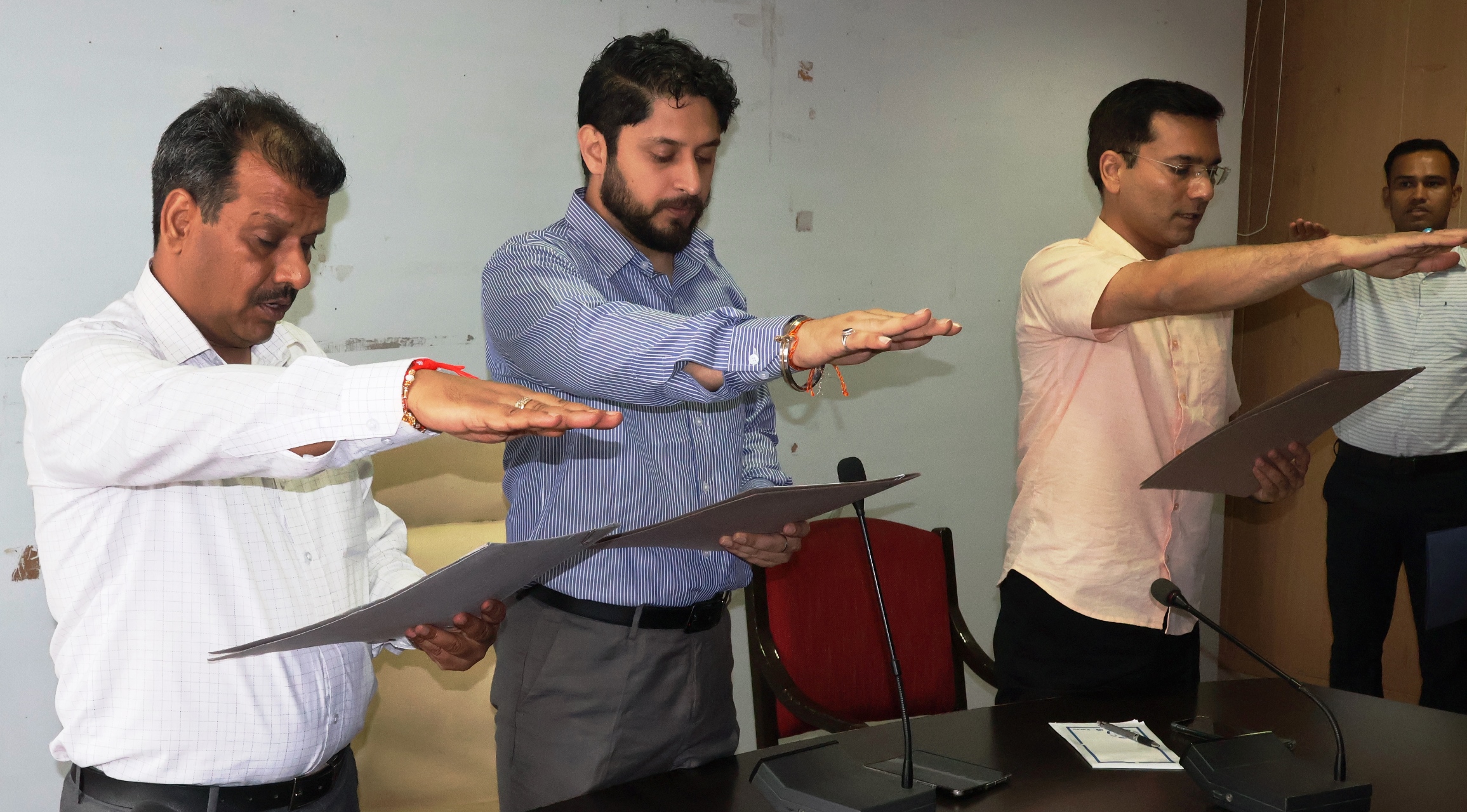 सद्भावना दिवस के अवसर पर आज उपायुक्त कार्यालय सभागार में देश की एकता एवं अखंडता अक्षुण्ण बनाए रखने की शपथ दिलाई गई