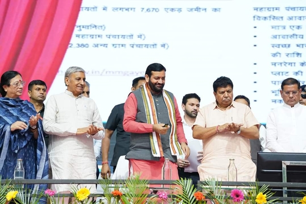 ہریانہ کے وزیر اعلیٰ نایاب سنگھ سینی نے آج 600 پروجیکٹوں میں سے، کچھ کا افتتاح کیا اور کچھ کا سنگ بنیاد رکھا