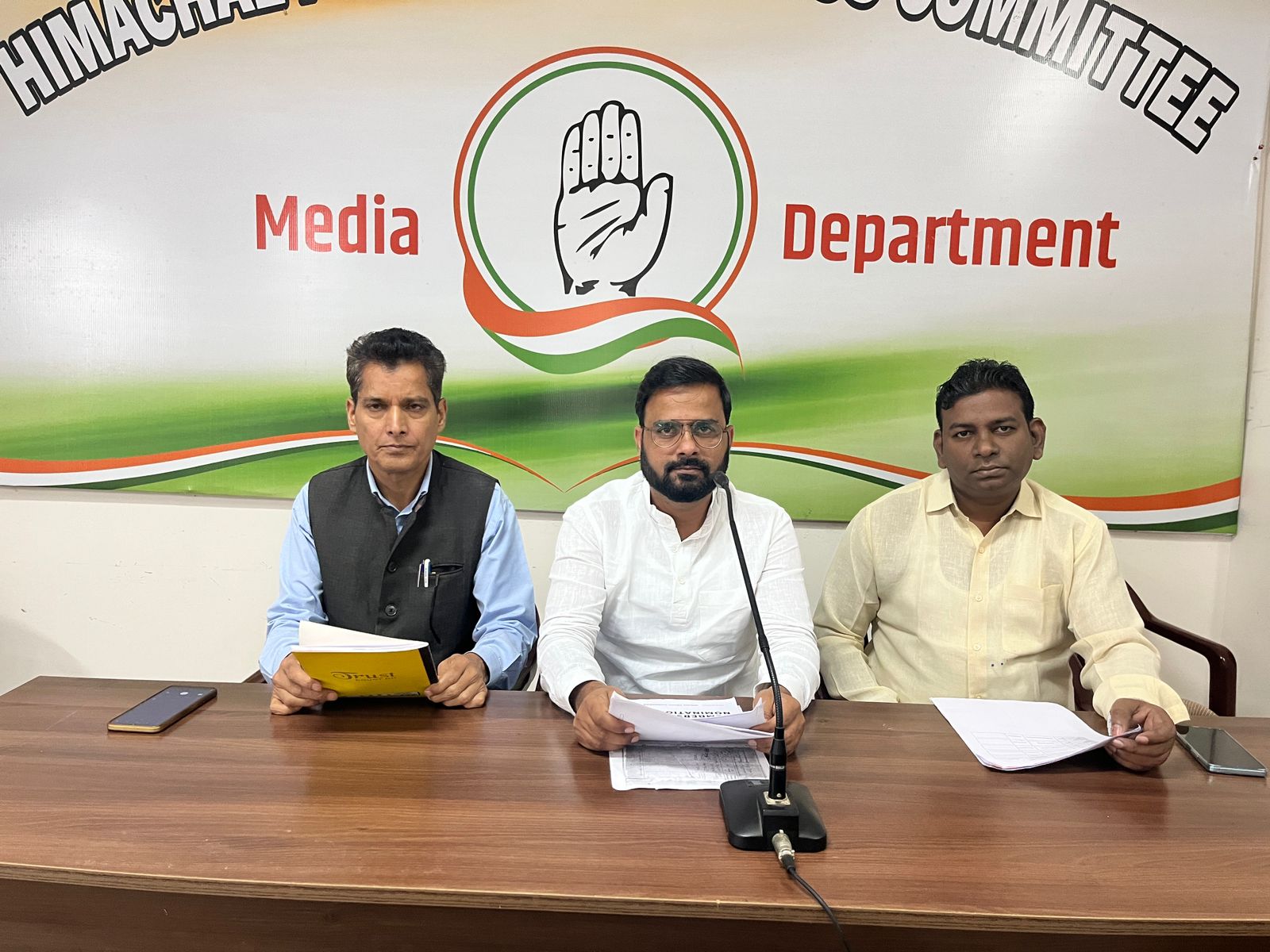 भारतीय युवा कांग्रेस चुनाव प्राधिकरण ने हिमाचल प्रदेश में ब्लॉक से लेकर प्रदेश स्तर तक की पूरी कार्यकारिणी को भंग कर दिया