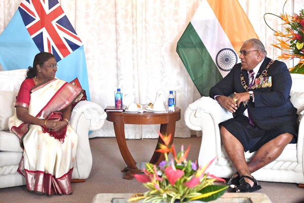 President Droupadi Murmu meets President Ratu Wiliame Maivalili Katonivere of Fiji at State House, Suva