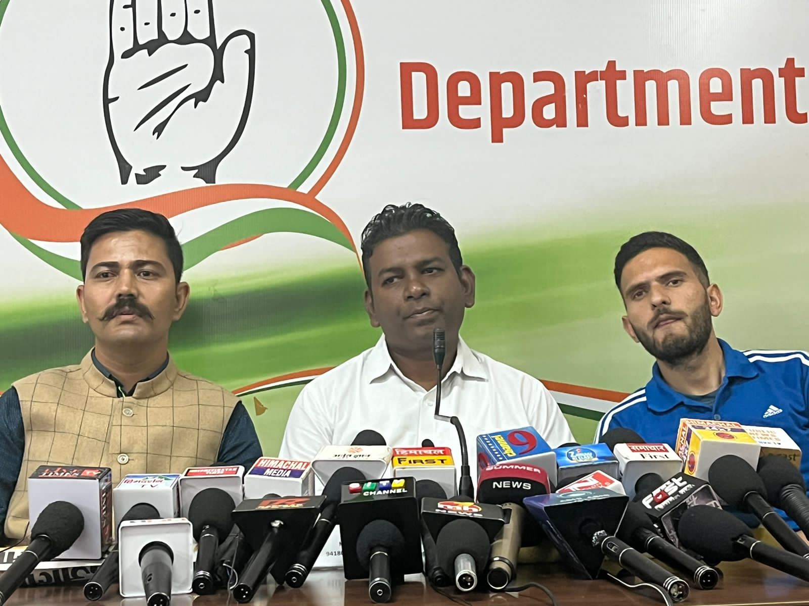 युवा कांग्रेस ने प्रदेश में ब्लॉक से लेकर प्रदेश तक की कार्यकारिणी को भंग कर चुनावी प्रक्रिया शुरू कर दी