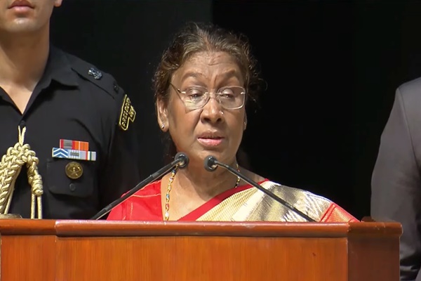 صدرجمہوریہ دروپدی مرمو نے ملک کے پیشگوئی نظام کو مکمل اور زیادہ درست بنانے کی ضرورت پر زور دیا ہے.