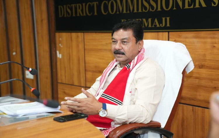হোজাইত খণ্ড উন্নয়ন বিষয়াসকলৰ সৈতে  মন্ত্ৰী ৰণজিত কুমাৰ দাসৰ  পর্যালোচনা বৈঠক