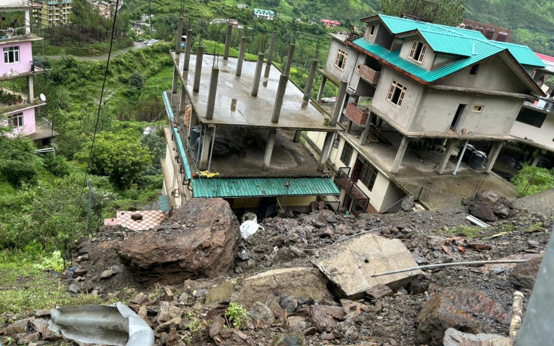 बारिश ने मचाई कुल्लू ज़िला में भारी तबाही, शिमला के समेज खड्ड में बादल फटा, 19 लोग लापता
