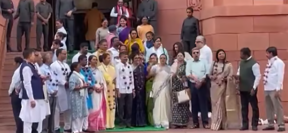 कांदा आणि बटाट्याच्या दर वाढीवरून विरोधी पक्षांच्या खासदारांचं निदर्शन