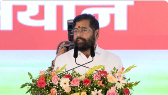 मुख्यमंत्री माझी लाडकी बहीण योजनेत अर्ज केलेल्या सर्वांना ओवाळणी म्हणून दोन महिन्याचं अनुदान जमा करण्याची मुख्यमंत्र्यांची घोषणा