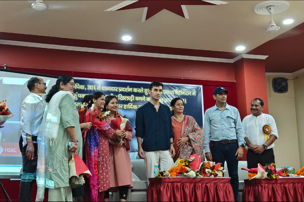 अंतरराष्ट्रीय बैडमिंटन खिलाड़ी लक्ष्य सेन का गृह जनपद पहुंचने पर हुआ भव्य स्वागत