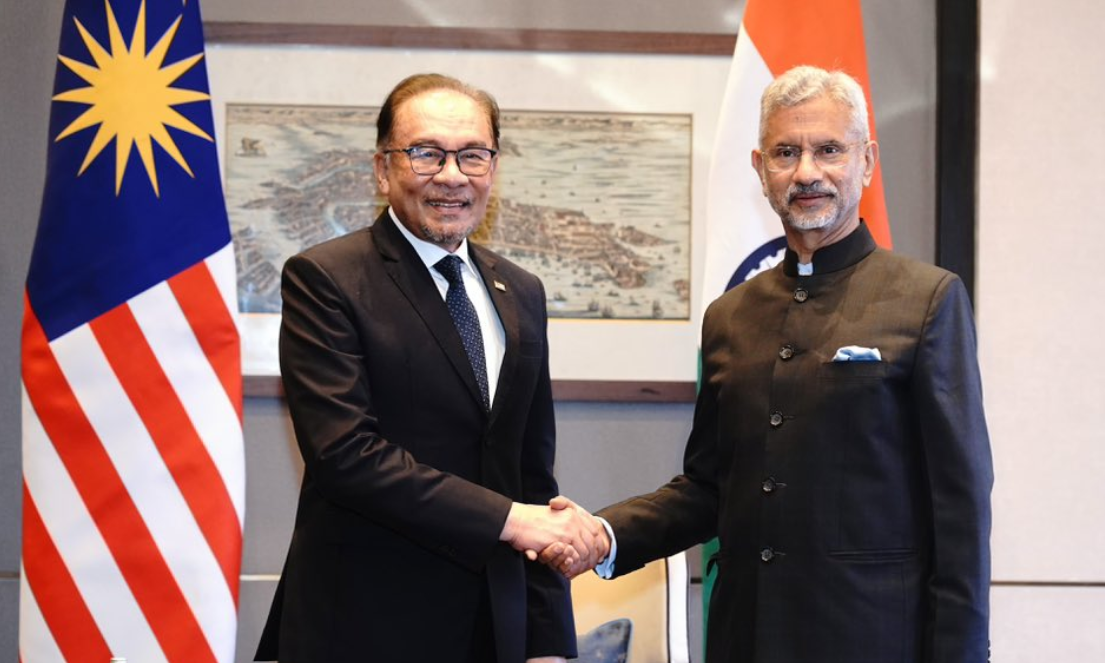 विदेश मंत्री डॉ. एस. जयशंकर ने मलेशिया के प्रधानमंत्री अनवर इब्राहिम से मुलाकात की