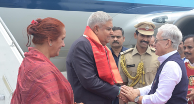 हैदराबाद के समशाबाद हवाई अड्डे पर तेलंगाना के राज्यपाल जिष्णु देव वर्मा ने उपराष्ट्रपति जगदीप धनखड़ का स्वागत किया