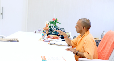 मुख्यमंत्री योगी आदित्यनाथ ने अधिकारियों से मथुरा को सेफ सिटी के रूप में विकसित करने के निर्देश दिए