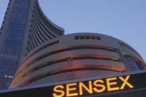 घरेलू शेयर बाजार में सेंसेक्स 102 अंक बढ़कर 80,905 पर और निफ्टी 71 अंक बढ़कर 24,770 पर बंद हुआ