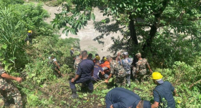 नेपाल में एक बस के मार्स्यांगडी नदी में गिर जाने से कम से कम 14 लोगों की मौत