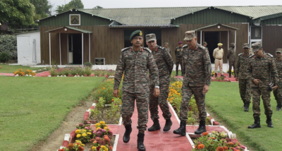 उत्तर विभागाचे लेफ्टनंट जनरल एम व्ही सुचिंद्र कुमार यांनी जम्मू काश्मीर खोऱ्यातल्या सुरक्षेचा घेतला आढावा