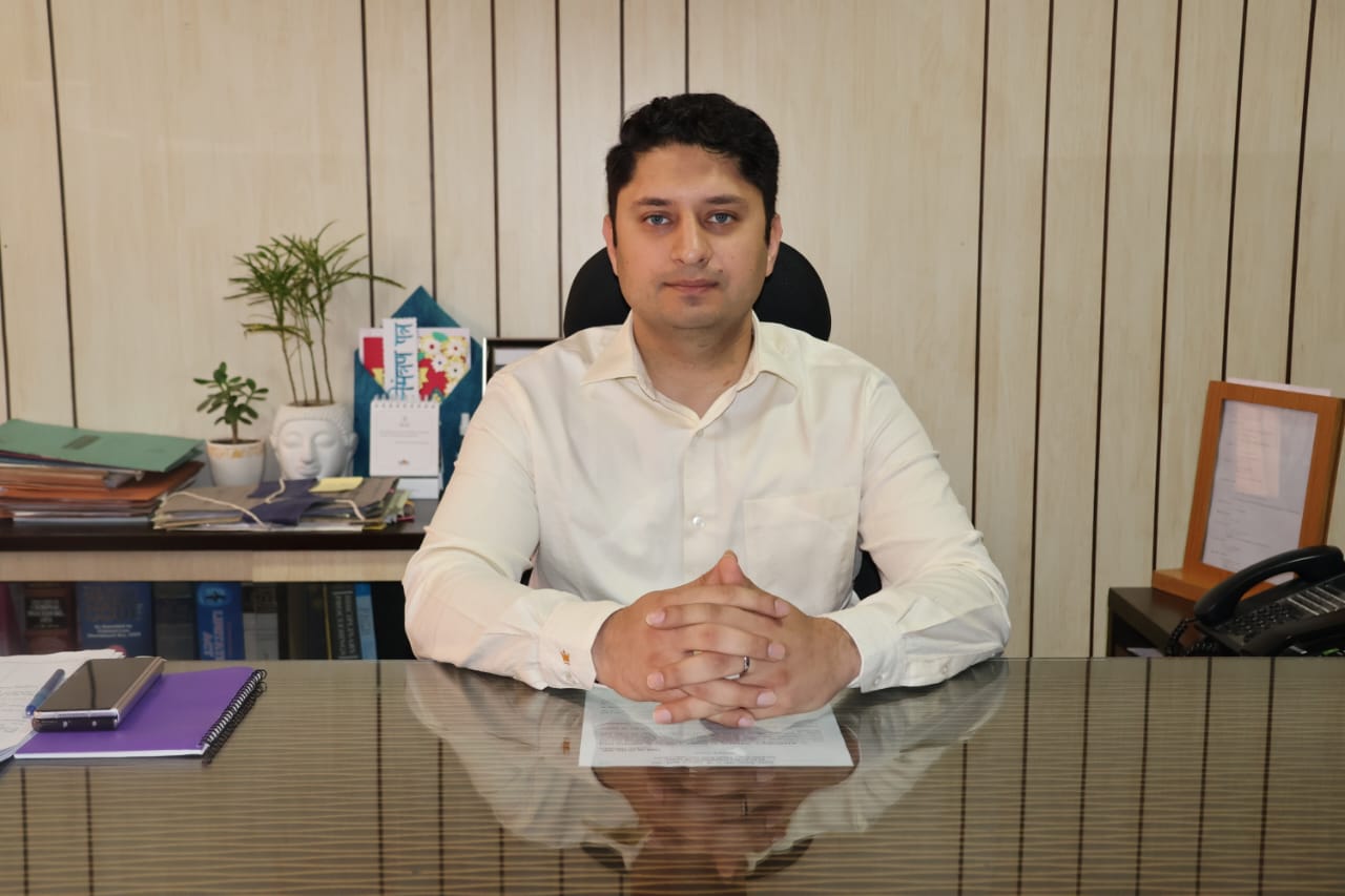भारत निर्वाचन आयोग के निर्देशानुसार जिला मंडी में घर-घर जाकर फोटोयुक्त मतदाता सूचियों में विद्यमान प्रविष्टियों के सत्यापन का कार्यक्रम शुरू