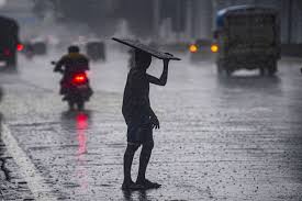 मुंबई मध्ये सकाळपासून पावसाची संततधार सुरू