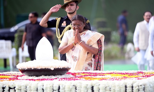 राष्ट्रपति द्रौपदी मुर्मु, उपराष्ट्रपति जगदीप धनखड़ और पीएम नरेंद्र मोदी ने पूर्व पीेएम अटल बिहारी वाजपेयी की पुण्यतिथि पर दी श्रद्धांजलि 