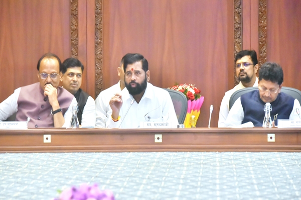 Maharashtra CM calls for eco-friendly Ganpati festival, directs for repair of processions roads 