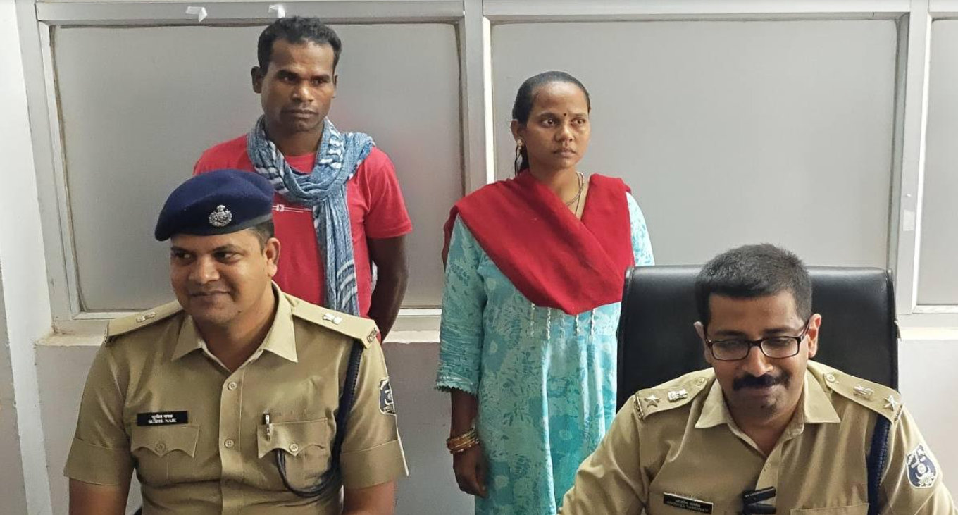 धमतरी जिले में 1 माओवादी दंपत्ति ने पुलिस के सामने किया आत्मसमर्पण