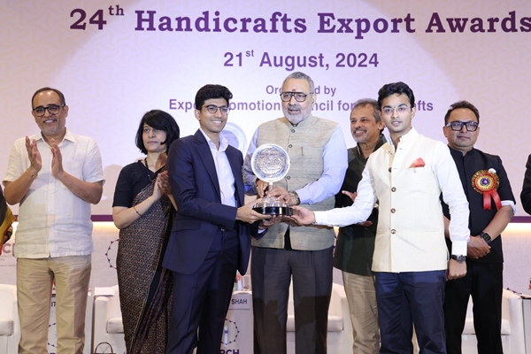 Union Minister Giriraj Singh presents Handicrafts Exports Awards