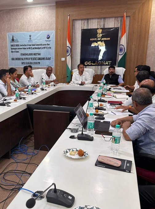 গোলাঘাটত ব্ৰহ্মপুত্র নদীপৃষ্ঠৰে নুমলীগড়ৰ পৰা গহপুৰ সংযোগী ৪ লেনযুক্ত প্ৰস্তাৱিত সুৰংগ পথৰ নিৰ্মাণ সম্পৰ্কীয় সভা