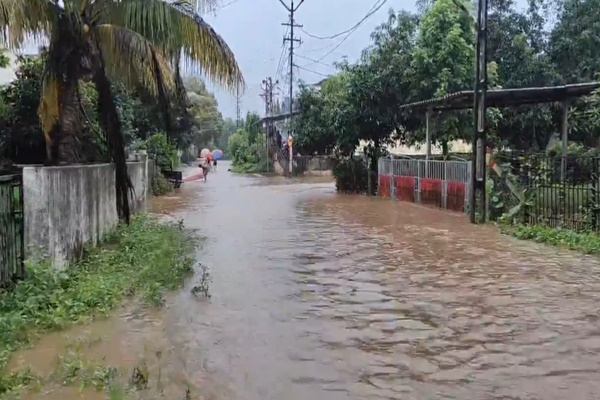 Heavy rain disrupts normal life in Gujarat