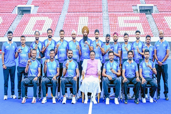 Indian Hockey Team receives grand welcome on arrival at Bhubaneswar airport