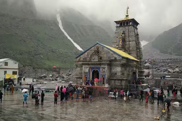 उत्तराखंड :  टिहरी और रुद्रप्रयाग जिलों में मूसलाधार बारिश के कारण दो दिन के लिए रोकी गई केदारनाथ यात्रा 