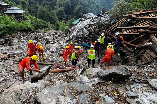 हिमाचल प्रदेशातील ढगफुटीच्या घटनांमधील बेपत्ता व्यक्तींचा शोध सुरूच