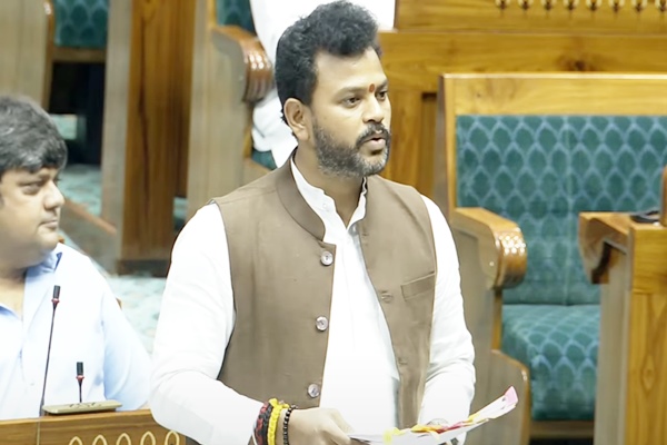 आज लोकसभा में केंद्रीय नागरिक उड्डयन मंत्री किंजरापु राम मोहन नायडू के द्वारा भारतीय वायुयान विधेयक पेश किया गया