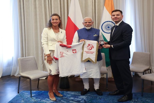 PM Narendra Modi meets President of Kabaddi Federation of Poland Michal Spiczko in Warsaw 