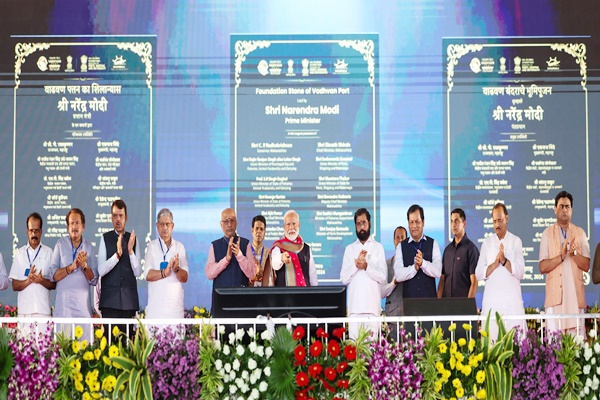 PM Modi lays foundation stone of Vadhvan Port in Palghar