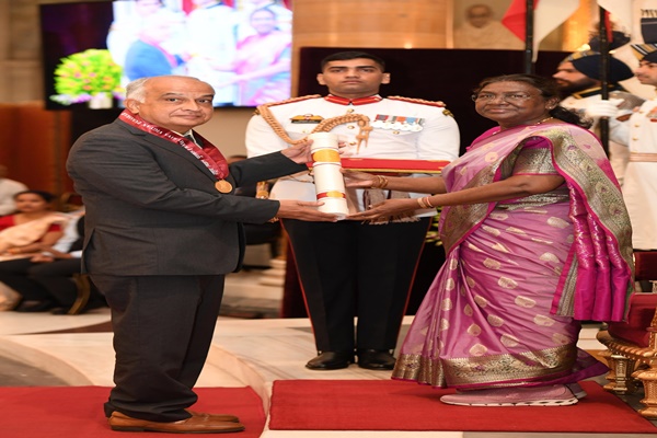President Droupadi Murmu confers Rashtriya Vigyan Puraskar at Rashtrapati Bhavan