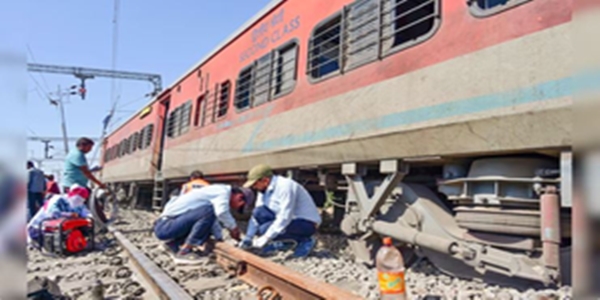 Sabarmati Express train derails in Kanpur